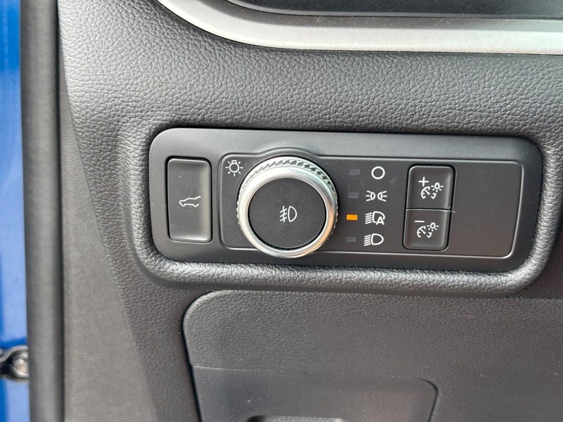 Ford Explorer Vehicle Full-screen Gallery Image 17