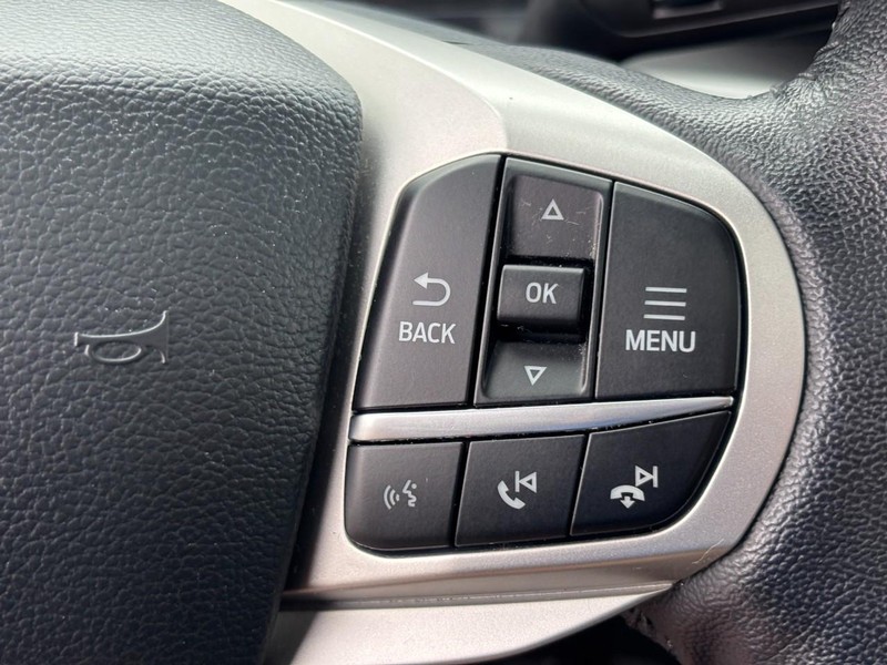 Ford Explorer Vehicle Full-screen Gallery Image 19