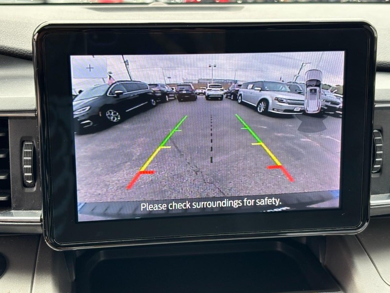 Ford Explorer Vehicle Full-screen Gallery Image 22