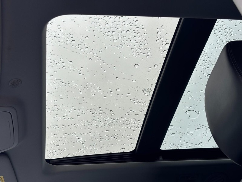 Ford Explorer Vehicle Full-screen Gallery Image 27