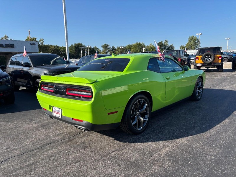 Dodge Challenger Vehicle Full-screen Gallery Image 03