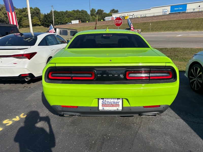 Dodge Challenger Vehicle Full-screen Gallery Image 05