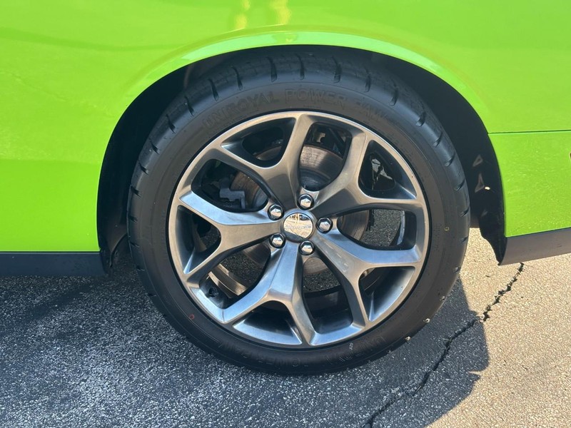 Dodge Challenger Vehicle Full-screen Gallery Image 07