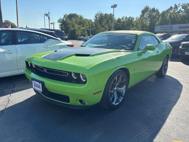 Dodge Challenger Vehicle Full-screen Gallery Image 08