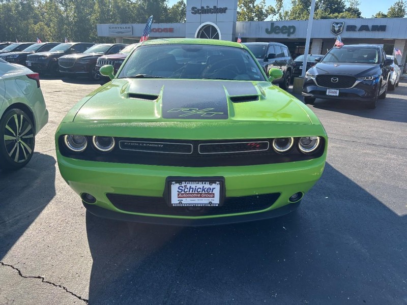 Dodge Challenger Vehicle Full-screen Gallery Image 09