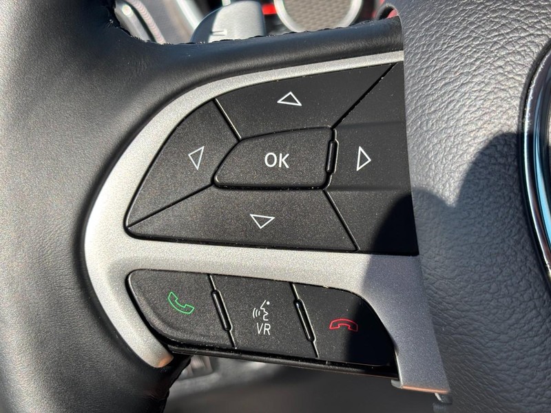 Dodge Challenger Vehicle Full-screen Gallery Image 13