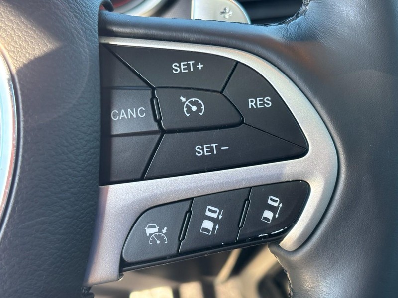 Dodge Challenger Vehicle Full-screen Gallery Image 14