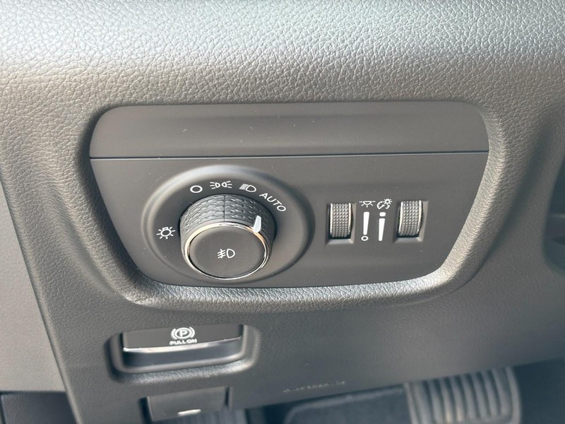 Jeep Grand Cherokee L Vehicle Full-screen Gallery Image 12