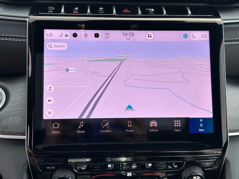 Jeep Grand Cherokee L Vehicle Full-screen Gallery Image 18