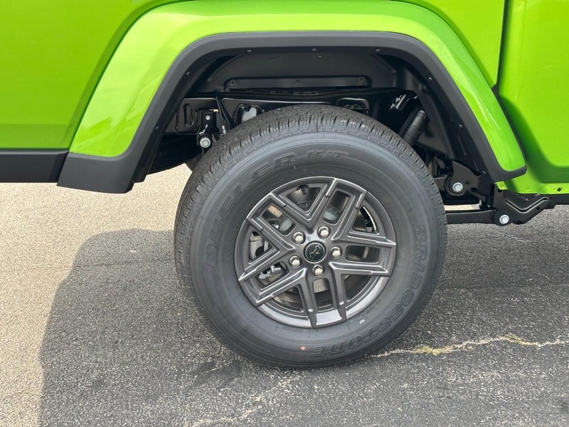 Jeep Gladiator Vehicle Full-screen Gallery Image 04