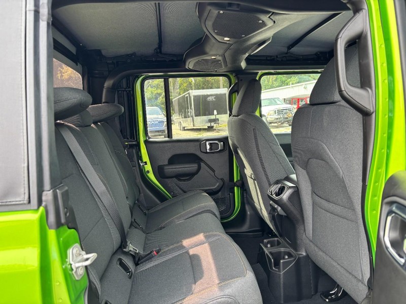 Jeep Gladiator Vehicle Full-screen Gallery Image 05