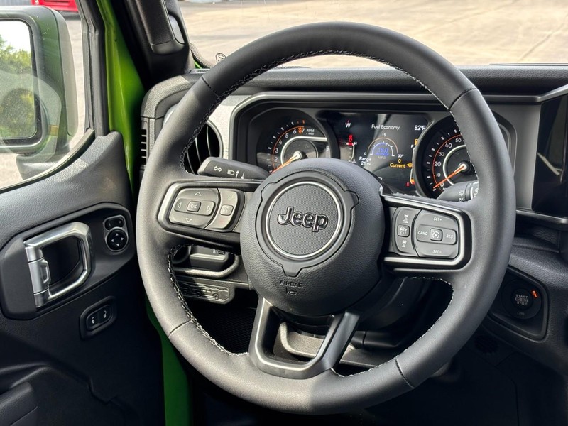 Jeep Gladiator Vehicle Full-screen Gallery Image 07