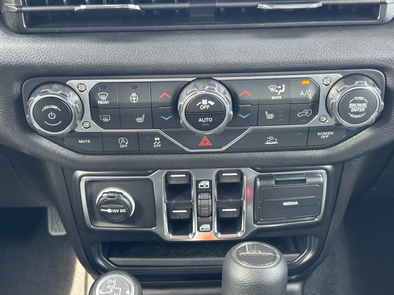 Jeep Gladiator Vehicle Full-screen Gallery Image 09