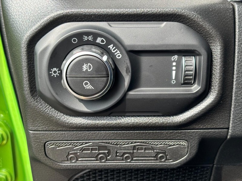 Jeep Gladiator Vehicle Full-screen Gallery Image 11