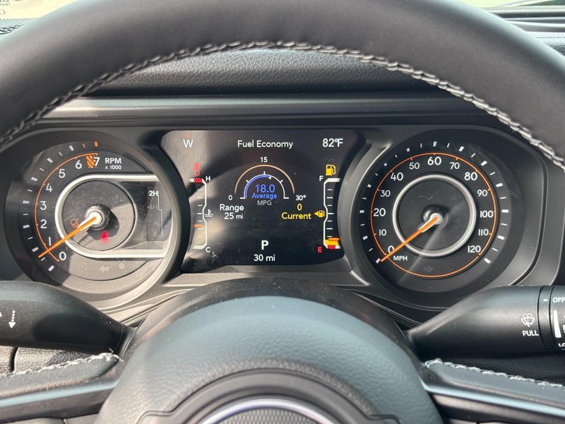 Jeep Gladiator Vehicle Full-screen Gallery Image 14