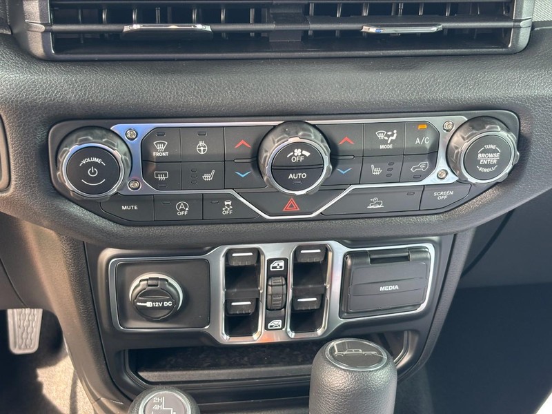 Jeep Gladiator Vehicle Full-screen Gallery Image 17