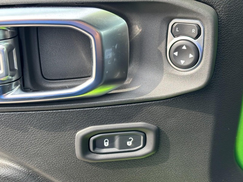 Jeep Gladiator Vehicle Full-screen Gallery Image 18