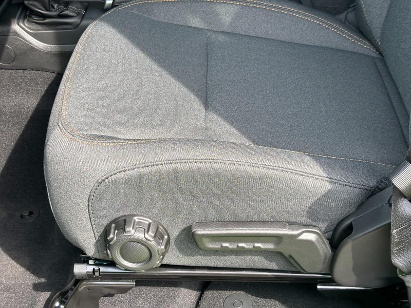 Jeep Gladiator Vehicle Full-screen Gallery Image 19