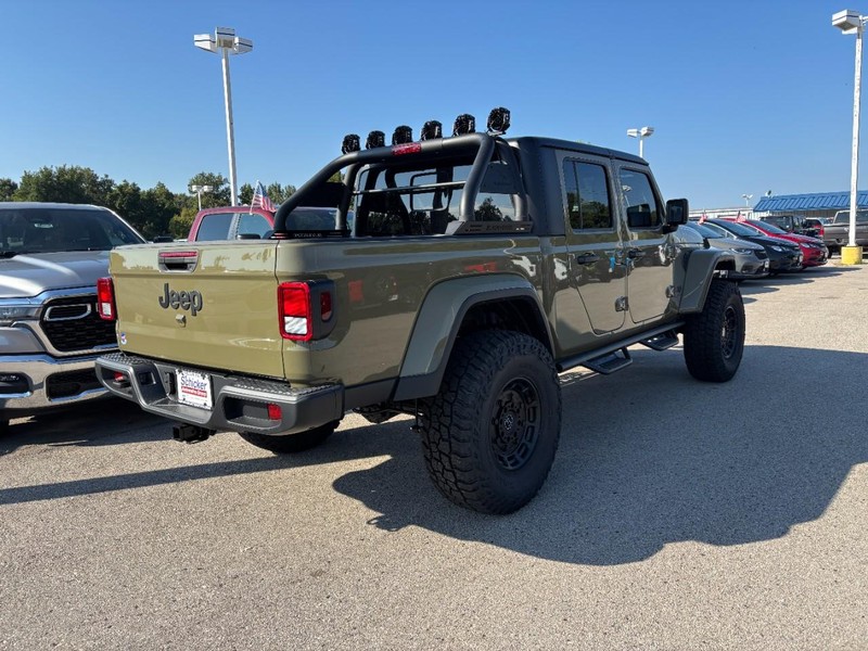 Jeep Gladiator Vehicle Full-screen Gallery Image 03