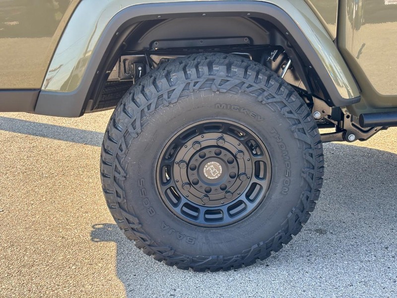 Jeep Gladiator Vehicle Full-screen Gallery Image 04