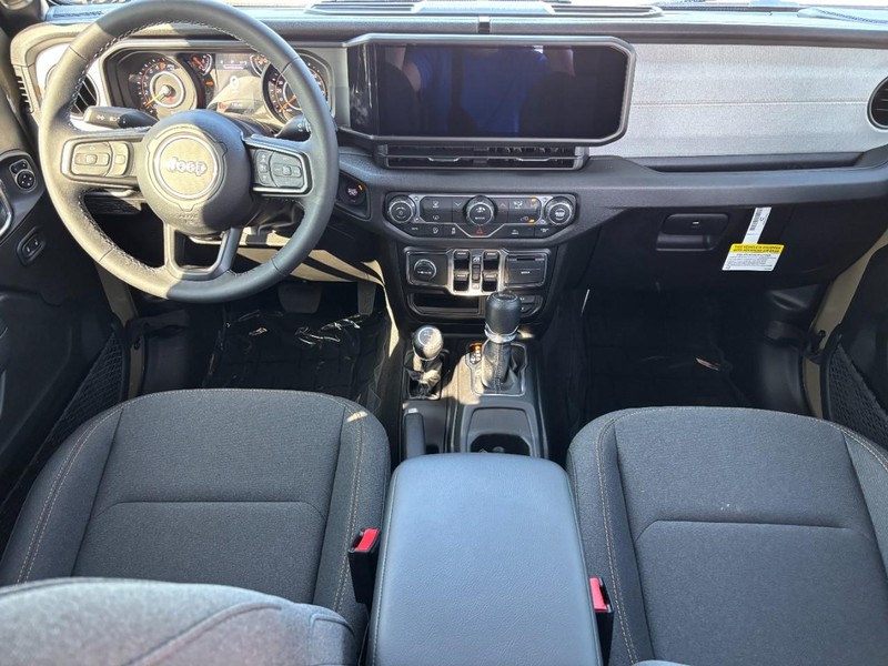 Jeep Gladiator Vehicle Full-screen Gallery Image 06