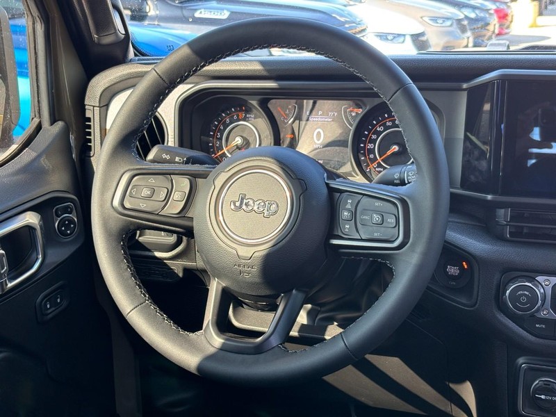 Jeep Gladiator Vehicle Full-screen Gallery Image 07