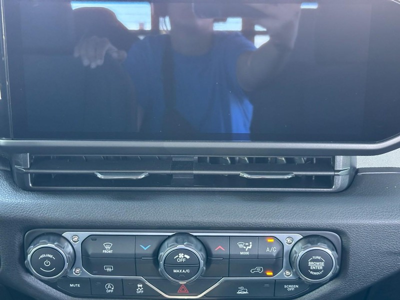 Jeep Gladiator Vehicle Full-screen Gallery Image 08