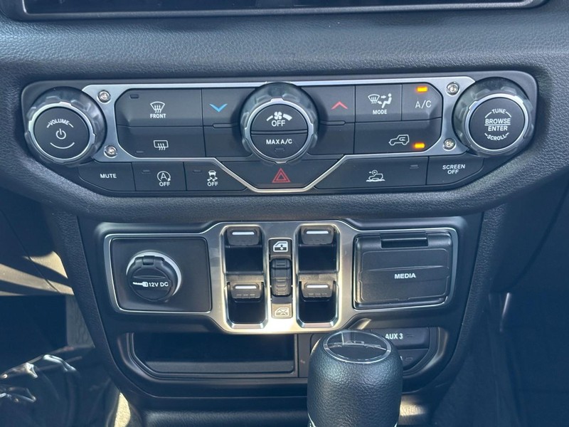 Jeep Gladiator Vehicle Full-screen Gallery Image 09