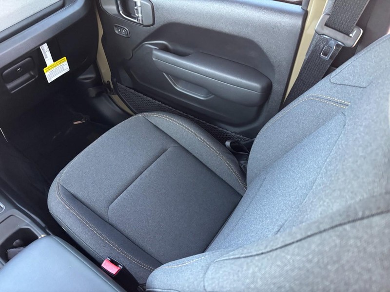 Jeep Gladiator Vehicle Full-screen Gallery Image 10