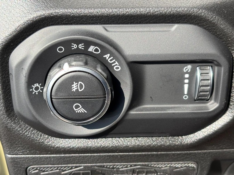 Jeep Gladiator Vehicle Full-screen Gallery Image 11