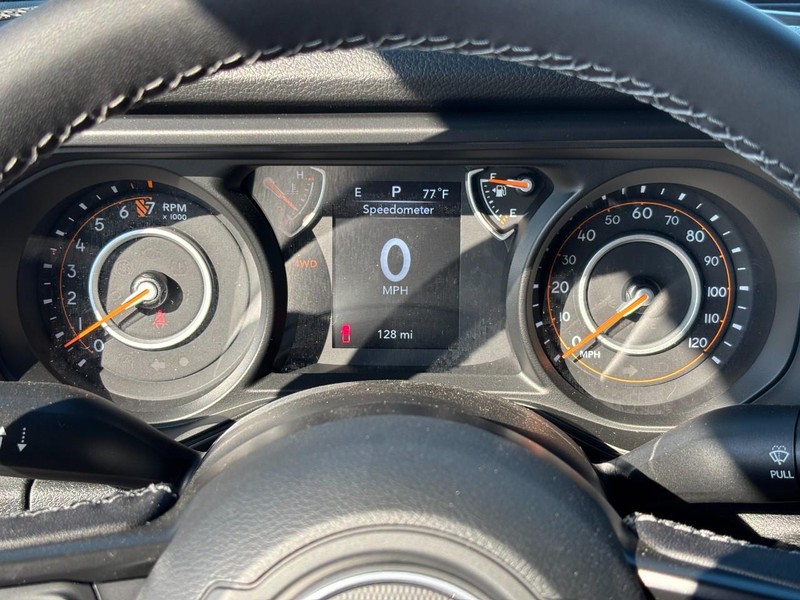 Jeep Gladiator Vehicle Full-screen Gallery Image 14