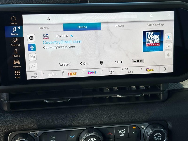 Jeep Gladiator Vehicle Full-screen Gallery Image 15