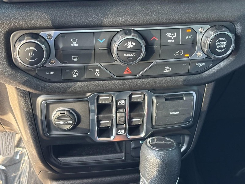 Jeep Gladiator Vehicle Full-screen Gallery Image 17