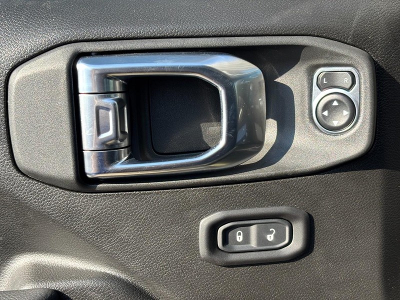 Jeep Gladiator Vehicle Full-screen Gallery Image 18