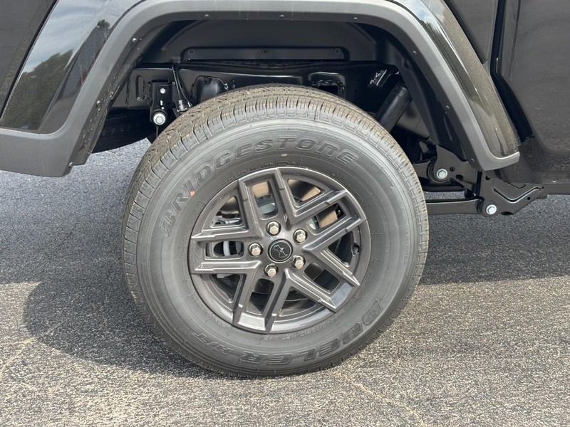 Jeep Gladiator Vehicle Full-screen Gallery Image 04