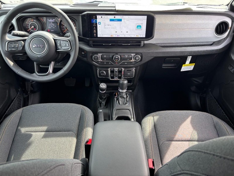 Jeep Gladiator Vehicle Full-screen Gallery Image 06