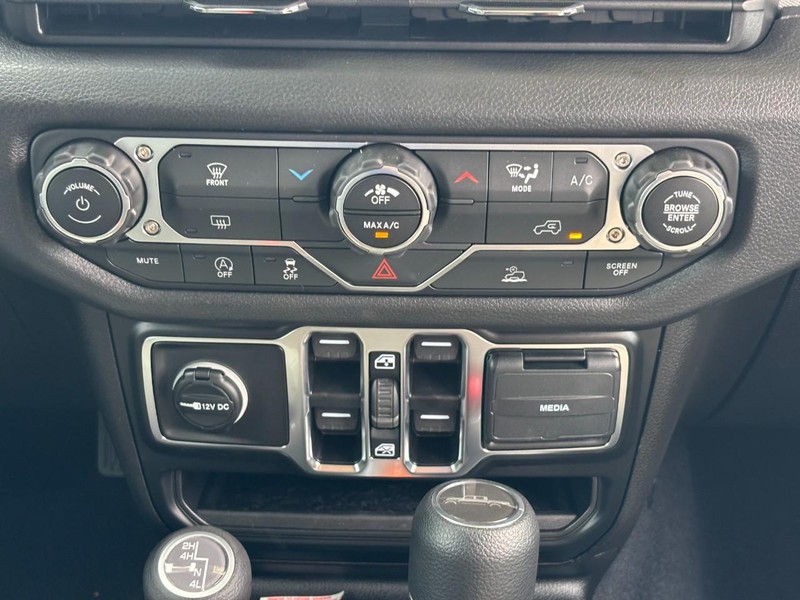 Jeep Gladiator Vehicle Full-screen Gallery Image 09