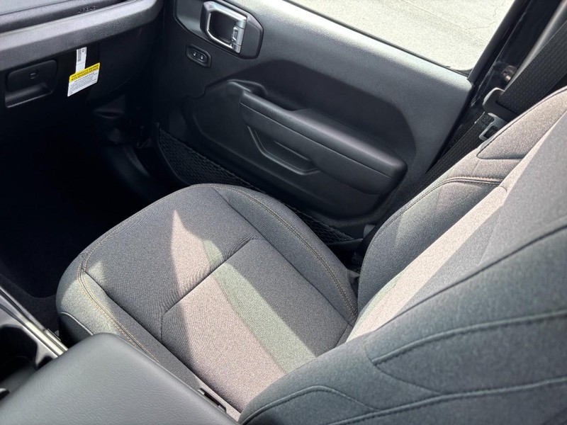 Jeep Gladiator Vehicle Full-screen Gallery Image 10