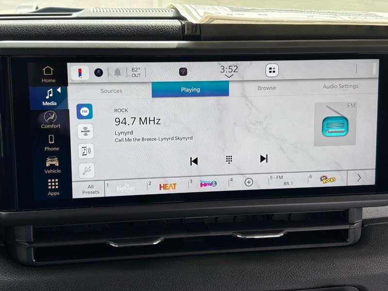 Jeep Gladiator Vehicle Full-screen Gallery Image 15