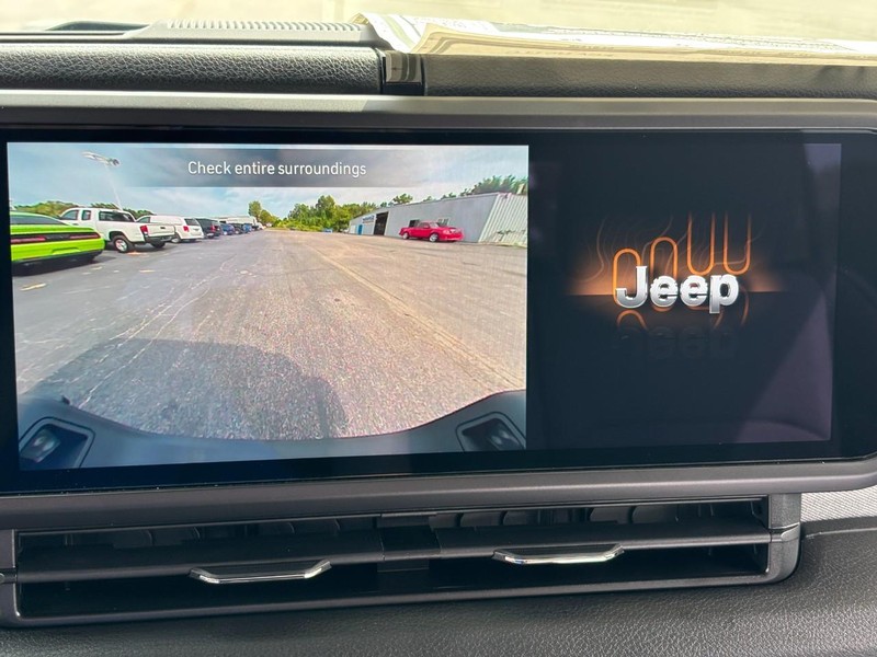 Jeep Gladiator Vehicle Full-screen Gallery Image 16