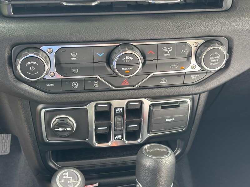 Jeep Gladiator Vehicle Full-screen Gallery Image 17