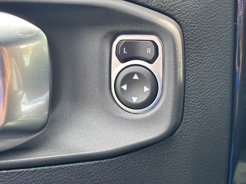 Jeep Gladiator Vehicle Full-screen Gallery Image 19