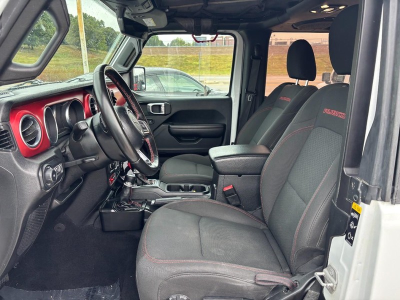 Jeep Wrangler Vehicle Full-screen Gallery Image 11