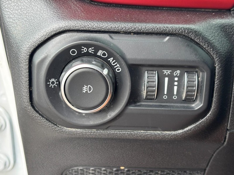 Jeep Wrangler Vehicle Full-screen Gallery Image 12