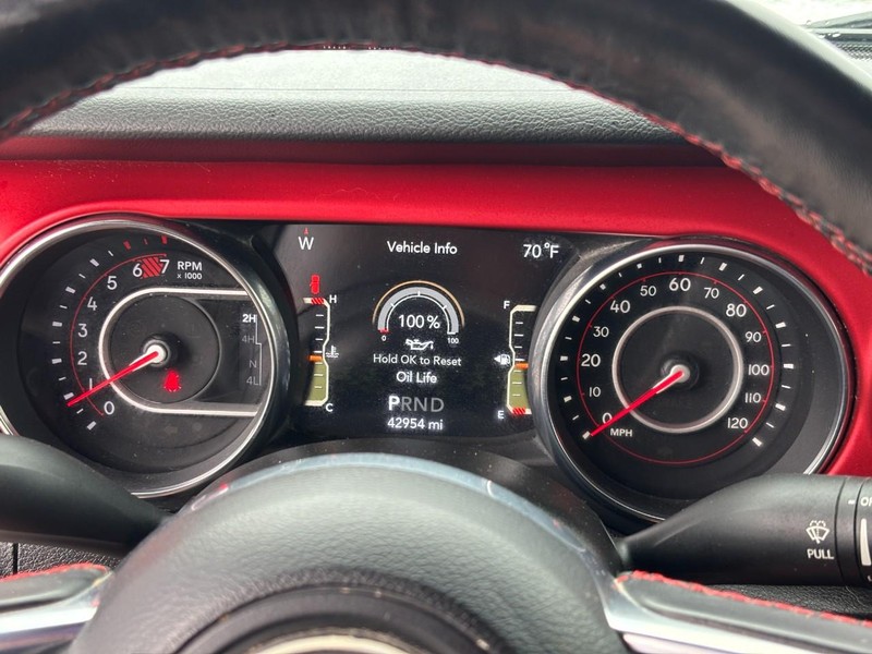 Jeep Wrangler Vehicle Full-screen Gallery Image 15