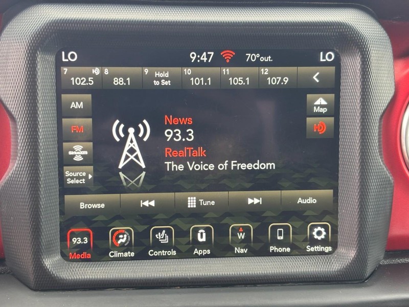 Jeep Wrangler Vehicle Full-screen Gallery Image 16