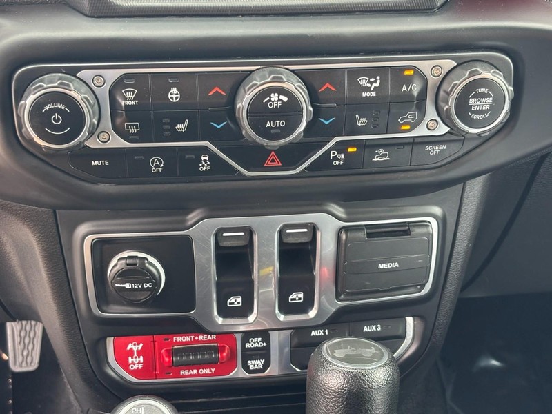 Jeep Wrangler Vehicle Full-screen Gallery Image 19