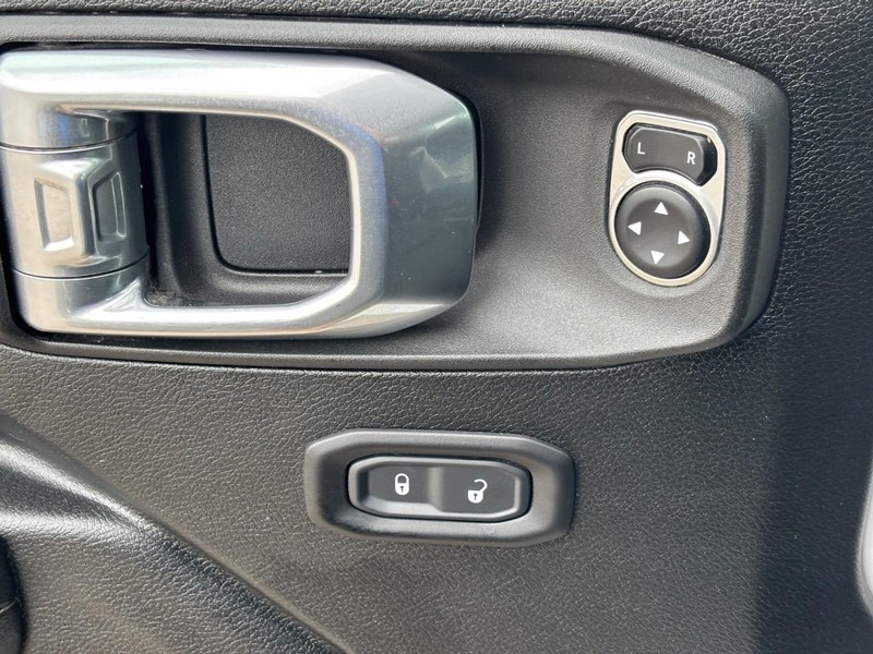 Jeep Wrangler Vehicle Full-screen Gallery Image 20