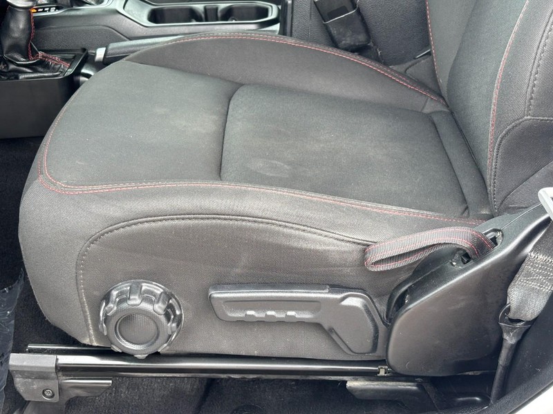 Jeep Wrangler Vehicle Full-screen Gallery Image 21