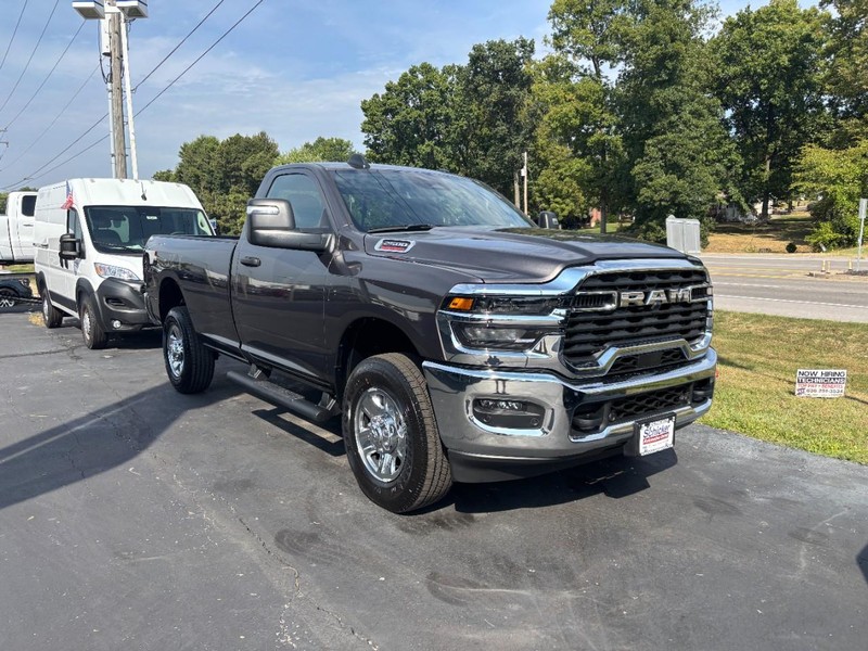 Ram 2500 Vehicle Full-screen Gallery Image 02